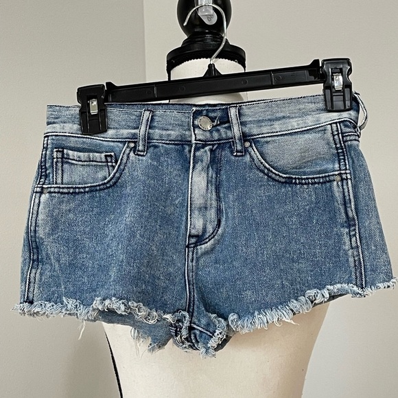 Bullhead Denim high rise shorts in a size 24 - Picture 11 of 12